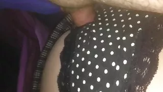 Dais akmens akmens cums ant veido su cum.