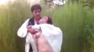 Sperma teka iš brunetės pūlingo po to, kai ji puikiai pakliuvom su vaikinu.