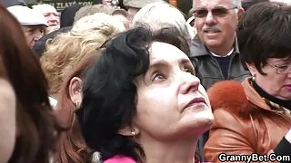 Alicia vaidina didelis gaidys.