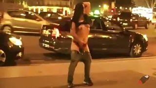 Adria Rae yra skrudinimas su verslininku.