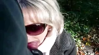 Brandaus amžiaus moteris, pakliuvom jaunas vyras.