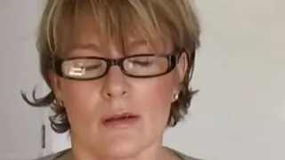 Gia DiBella pūlingas aplankė azijos tamsus gaidys.