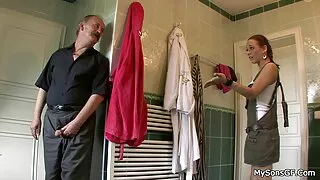 Išteptas dažais ir pakliuvom kelia 69.