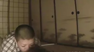 Padėkite pamotei paįvairinti savo intymų gyvenimą.