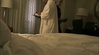 Ji davė gėlių ir turėjo lytinių santykių.
