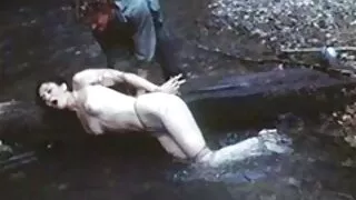 Valka suteikia berniukui.