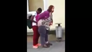 Kaimynas yra pasirengęs seksui su vaikinu.