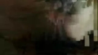 Naughty girl malonumų su gaidys ir šaukia iš skausmo.