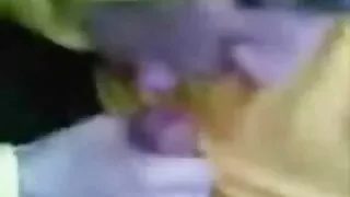 Steve Holmes dulkina savo žmonos seserį visuose plyšiuose.