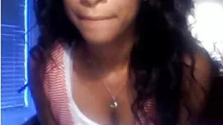 Jauna mergina bando seksą per pirmąjį filmavimą.
