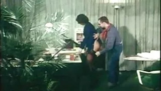 Mackenzie mylisi su kambarioku.