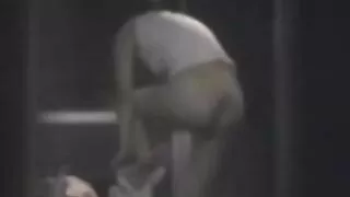 Se fitneso fitneso su raugintos treneris, kuris myli busty Cann.