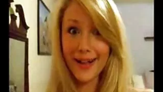 Busty milf linksmina savininką su seksu ir kruopščiai sucks savo gaidys.