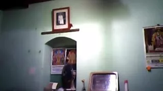 Blondinė paprašė masažuotojo pasimylėti su stebuklingu Gaidžiu.