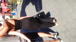 Jis praleido baseinas seksas.