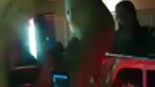 Isabella De Laa buvo plaunama ir tapo nėščia.