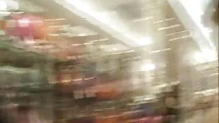 Policininkai fuck ant stalo viduryje policijos nuovadą.