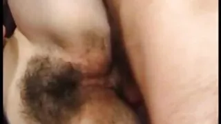 Nuotakos keičiamos kaip jaunikiai dėl užtvaros.