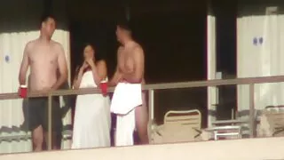 Traukti busty mergina namo.